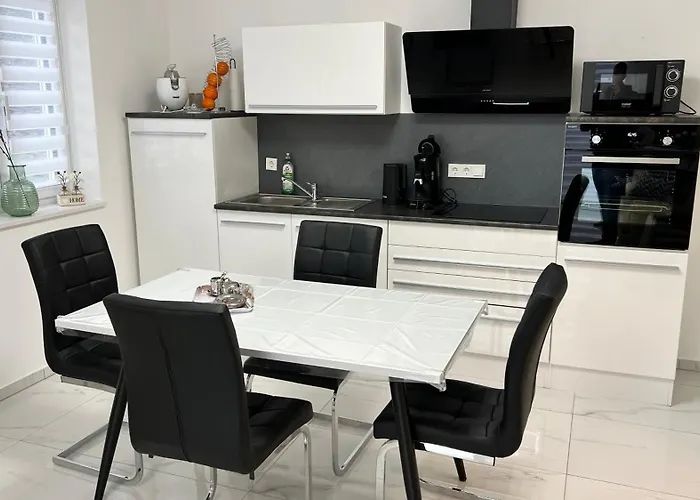Neue Wohnung Fuer 4 Kueche Terrasse